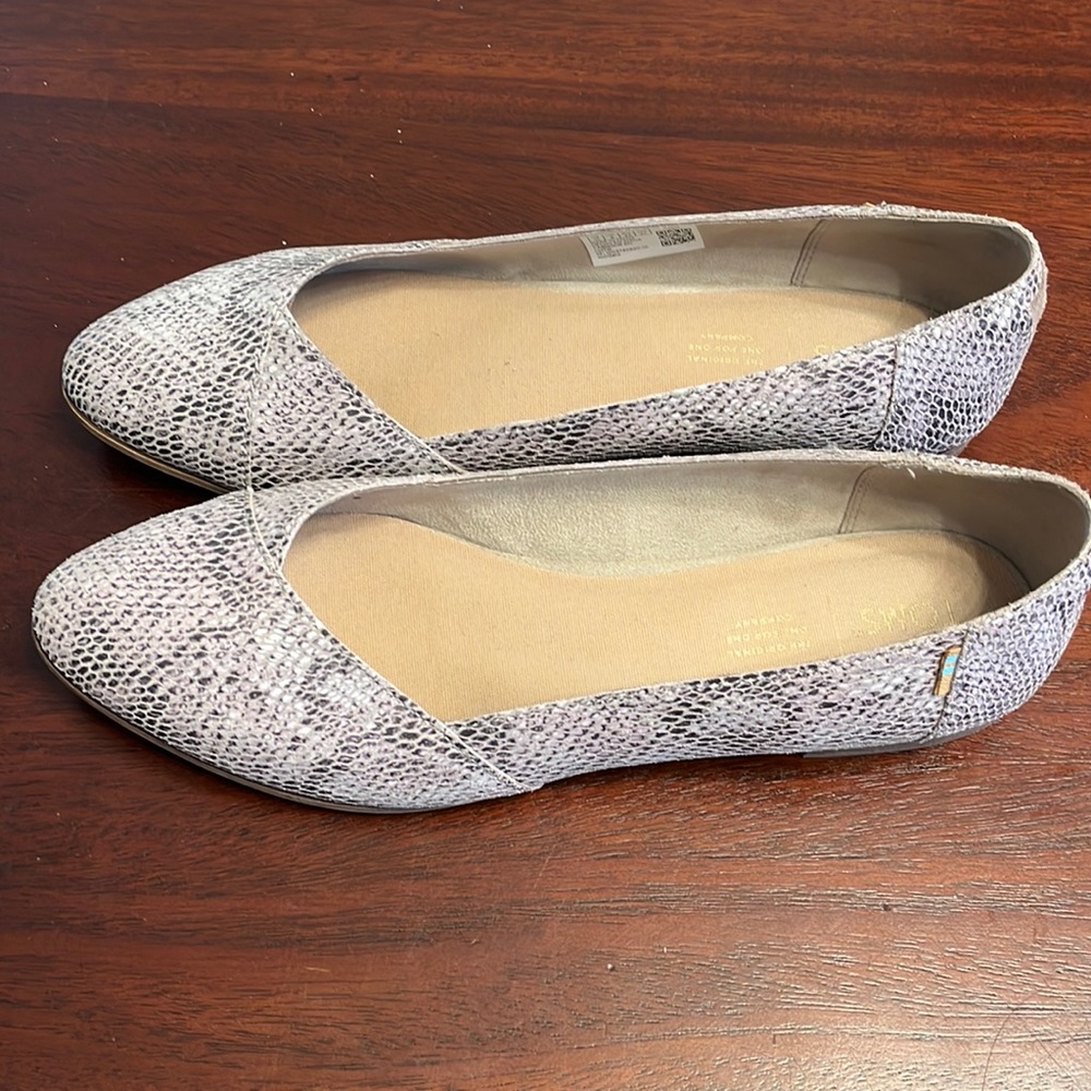 Tom’s snakesskin flats